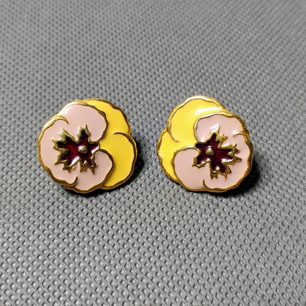 Avon Floral Clip On Earrings